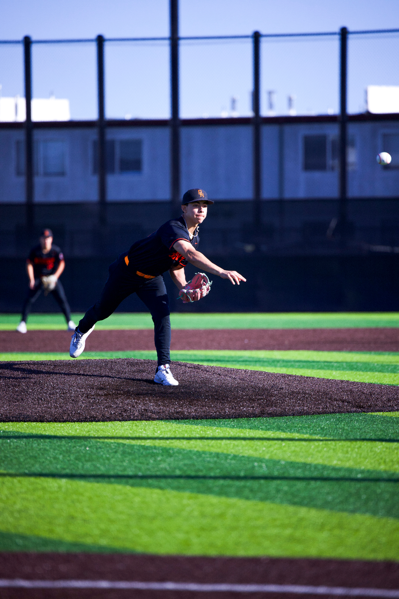 Fed Ramirez delivering a pitch from the mound, wide view